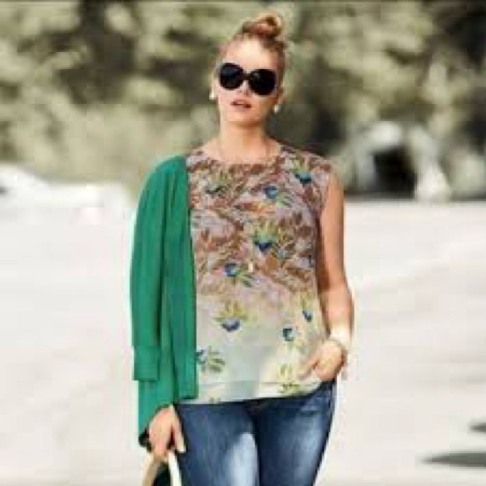 CAbi 5216 Tropical Print Parlor Sleeveless Split Back Top
